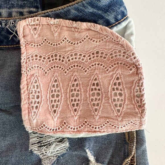 AMERICAN EAGLE DISTRESSED EXPOSED PINK POCKET SHORTIE JEAN SHORTS SIZE 14 - Picture 7 of 10